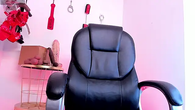 miss skarleth  online show from 10/15/25, 11:54