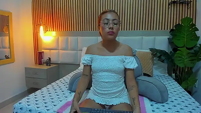 KattyBonnie online show from 10/21/25, 08:42