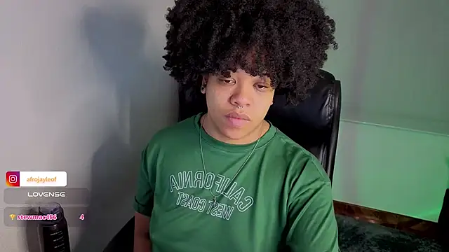 Snapshot of afro_jayleof chatting on 09/14/25, 12:32 afro jayleof online show from 09/14/25, 12:32