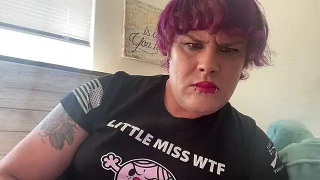 Snapshot of Julietserenity chatting on 10/17/25, 08:00 Julietserenity online show from 10/17/25, 08:00