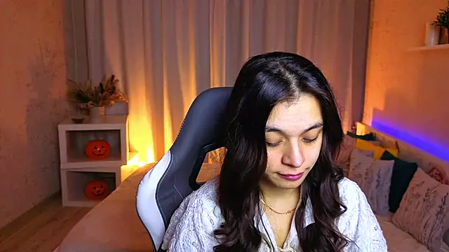 Leila Hefner online show from 11/15/25, 02:53