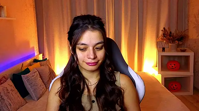 Leila Hefner online show from 11/18/25, 03:12