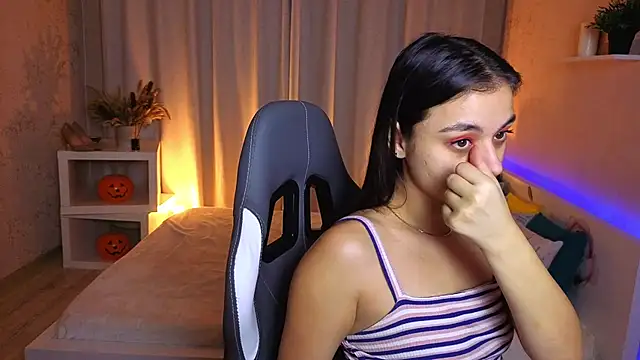 Leila Hefner online show from 11/21/25, 03:16