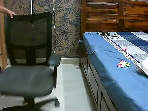 Snapshot of Poonam_queen021 chatting on 10/25/25, 11:51 Poonam queen021 online show from 10/25/25, 11:51