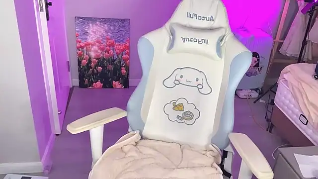 Snapshot of Sheepoooooooo chatting on 11/19/25, 02:22 Sheepoooooooo online show from 11/19/25, 02:22