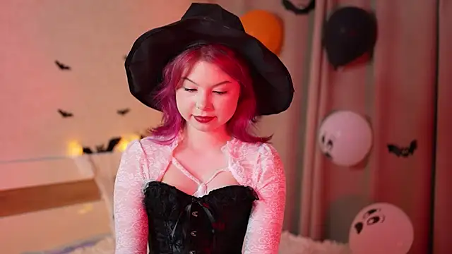 Snapshot of Stella_Vanila chatting on 10/28/25, 12:03 Stella Vanila online show from 10/28/25, 12:03