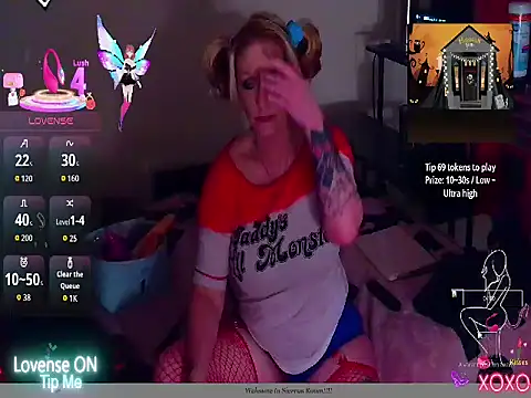 Snapshot of Sierra_Sparks chatting on 10/18/25, 03:42 Sierra Sparks online show from 10/18/25, 03:42
