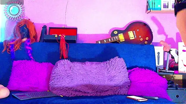 Snapshot of CristalRose chatting on 11/26/25, 12:11 CristalRose online show from 11/26/25, 12:11