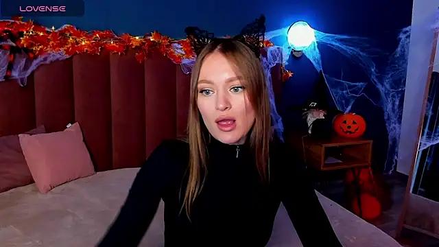 EvelynPoole online show from 10/24/25, 01:35