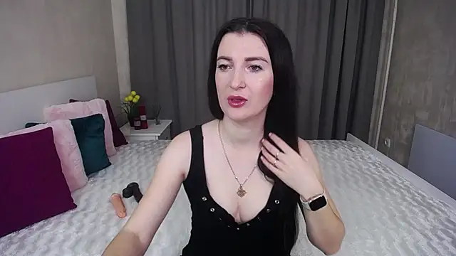 Snapshot of EvelinCuper chatting on 11/18/25, 06:18 EvelinCuper online show from 11/18/25, 06:18