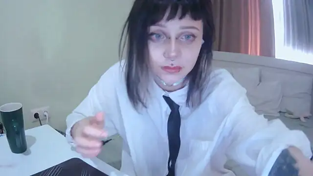 Snapshot of SineKiraReal chatting on 09/19/25, 10:38 SineKiraReal online show from 09/19/25, 10:38