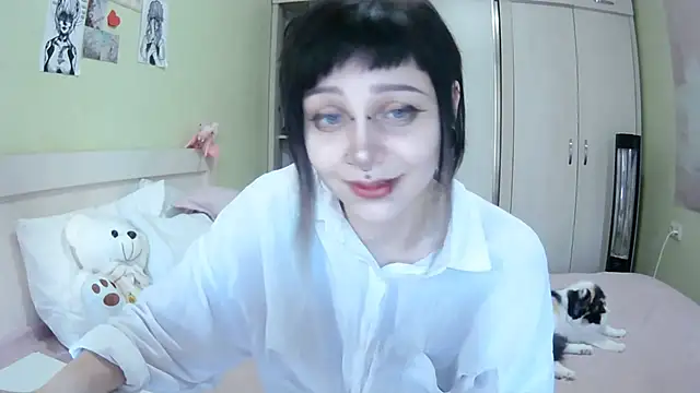 Snapshot of SineKiraReal chatting on 09/24/25, 10:29 SineKiraReal online show from 09/24/25, 10:29