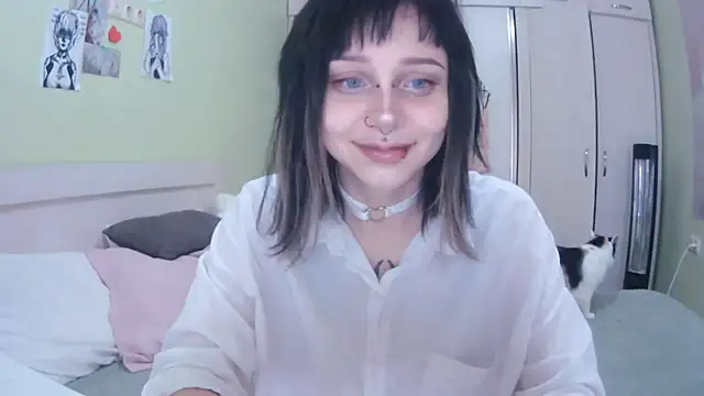 Snapshot of SineKiraReal chatting on 09/26/25, 10:30 SineKiraReal online show from 09/26/25, 10:30