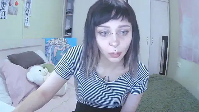 Snapshot of SineKiraReal chatting on 10/03/25, 10:34 SineKiraReal online show from 10/03/25, 10:34