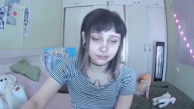 Snapshot of SineKiraReal chatting on 10/04/25, 07:28 SineKiraReal online show from 10/04/25, 07:28