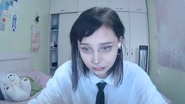 Snapshot of SineKiraReal chatting on 10/08/25, 10:13 SineKiraReal online show from 10/08/25, 10:13