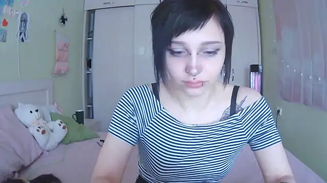 Snapshot of SineKiraReal chatting on 10/16/25, 10:38 SineKiraReal online show from 10/16/25, 10:38