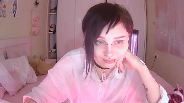 Snapshot of SineKiraReal chatting on 10/22/25, 11:54 SineKiraReal online show from 10/22/25, 11:54