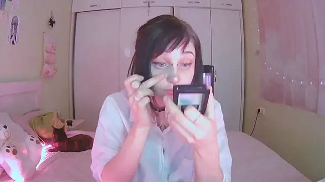 Snapshot of SineKiraReal chatting on 10/23/25, 10:36 SineKiraReal online show from 10/23/25, 10:36