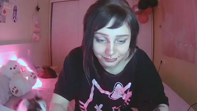 Snapshot of SineKiraReal chatting on 10/27/25, 10:19 SineKiraReal online show from 10/27/25, 10:19