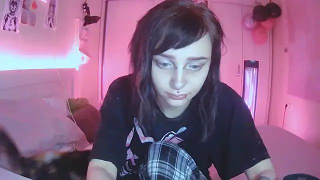 Snapshot of SineKiraReal chatting on 10/28/25, 10:41 SineKiraReal online show from 10/28/25, 10:41