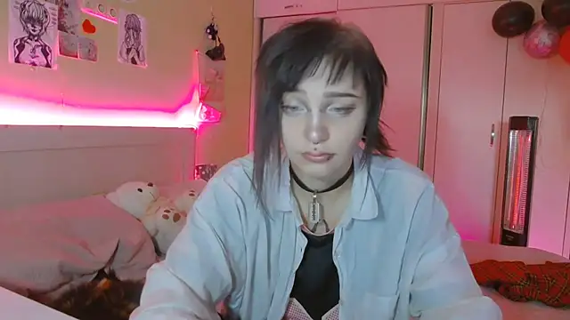 Snapshot of SineKiraReal chatting on 10/31/25, 08:48 SineKiraReal online show from 10/31/25, 08:48