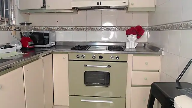 Snapshot of salma_falcon chatting on 10/11/25, 07:34 salma falcon online show from 10/11/25, 07:34