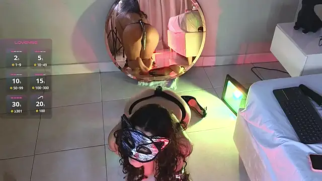 Snapshot of salma_falcon chatting on 10/23/25, 07:45 salma falcon online show from 10/23/25, 07:45