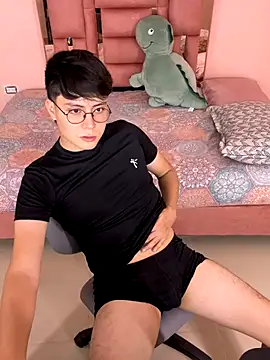 Snapshot of sexydany_ chatting on 10/13/25, 04:34 sexydany online show from 10/13/25, 04:34