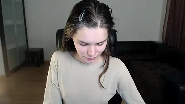 AmelieReve online show from 10/13/25, 05:24