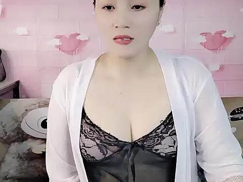 Snapshot of Miu_9117 chatting on 09/10/25, 12:21 Miu 9117 online show from 09/10/25, 12:21