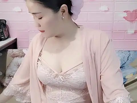 Snapshot of Miu_9117 chatting on 09/13/25, 03:56 Miu 9117 online show from 09/13/25, 03:56