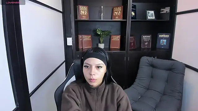 Snapshot of IvonnePrince_ chatting on 10/04/25, 12:47 IvonnePrince online show from 10/04/25, 12:47