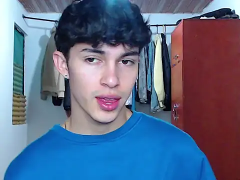 Snapshot of john_vichenso chatting on 09/17/25, 10:00 john vichenso online show from 09/17/25, 10:00