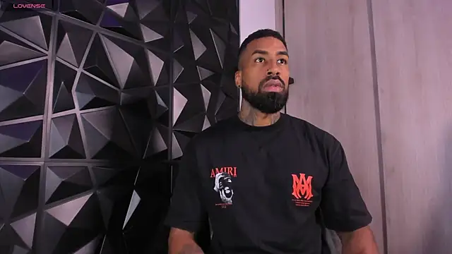 Snapshot of OstinDaniels chatting on 10/11/25, 10:30 OstinDaniels online show from 10/11/25, 10:30