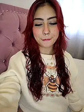 Snapshot of sarah_lark_ chatting on 09/25/25, 12:09 sarah lark online show from 09/25/25, 12:09