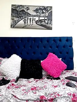 QUEEN DIVAXX online show from 11/24/25, 09:20