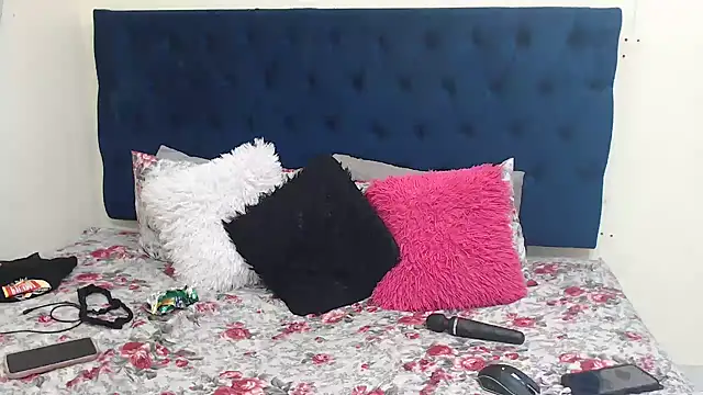 QUEEN DIVAXX online show from 11/25/25, 10:59