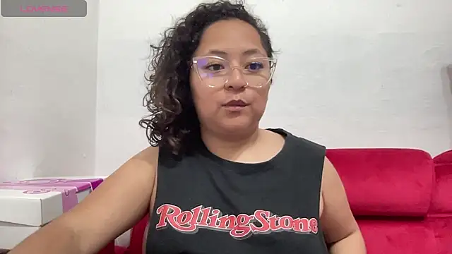 Snapshot of Sophiaburton chatting on 09/19/25, 11:44 Sophiaburton online show from 09/19/25, 11:44