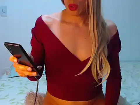 Snapshot of Danny4Hot chatting on 11/19/25, 03:17 Danny4Hot online show from 11/19/25, 03:17