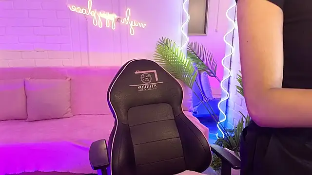 Snapshot of artemiss_tay chatting on 10/10/25, 07:24 artemiss tay online show from 10/10/25, 07:24