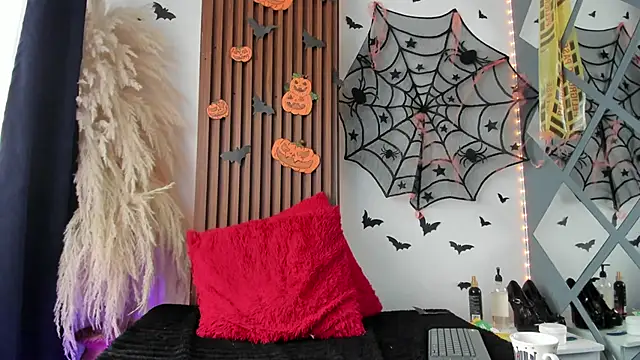 hannah lover online show from 10/25/25, 07:41