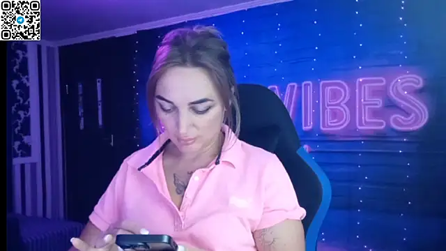 Snapshot of Blonde_Temptation chatting on 09/12/25, 10:43 Blonde Temptation online show from 09/12/25, 10:43