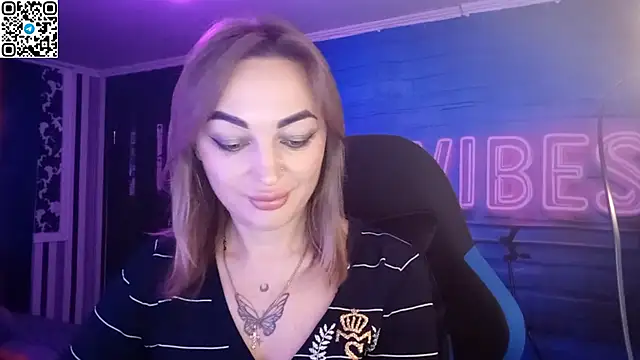 Snapshot of Blonde_Temptation chatting on 10/19/25, 12:39 Blonde Temptation online show from 10/19/25, 12:39
