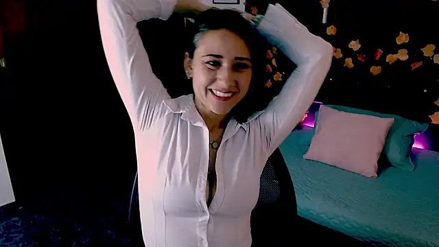 Snapshot of Sofia-mel chatting on 09/20/25, 10:11 Sofia-mel online show from 09/20/25, 10:11