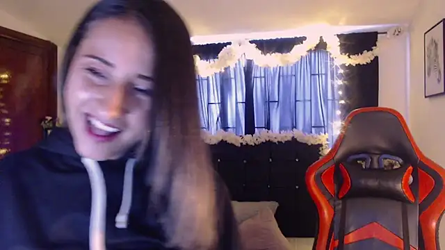 Snapshot of Sofia-mel chatting on 10/04/25, 05:33 Sofia-mel online show from 10/04/25, 05:33