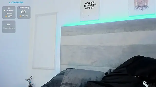 Aleja ruizz online show from 10/17/25, 10:12