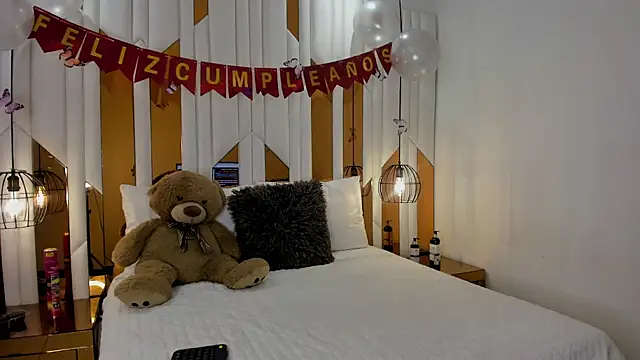 ValeriaPrado online show from 11/14/25, 09:24