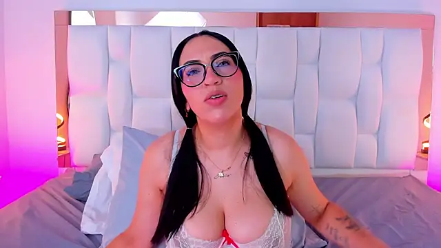 Camille Juicy online show from 10/03/25, 12:46