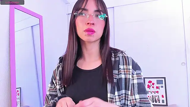 Snapshot of Aryane_art_ chatting on 10/21/25, 07:36 Aryane art online show from 10/21/25, 07:36